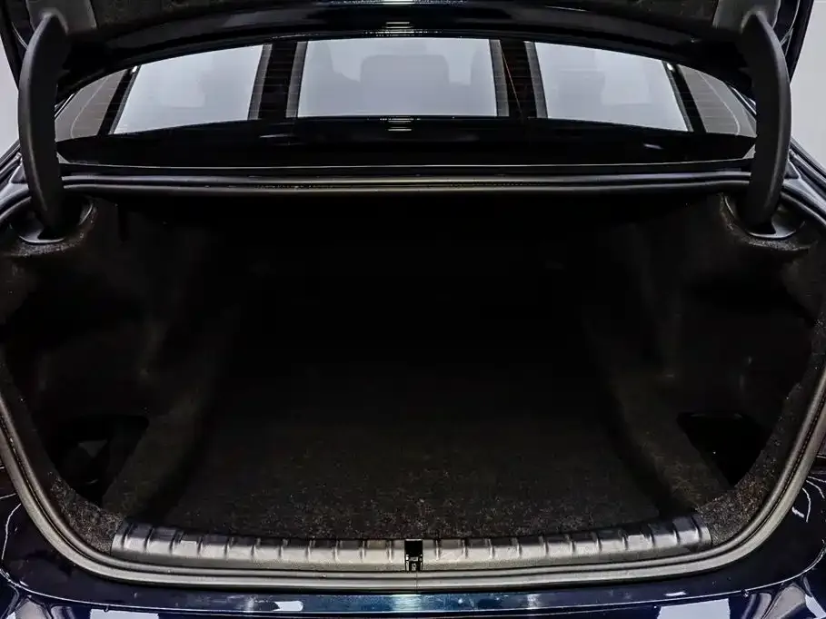 BMW 5 Series 2023 из CN, фото 2