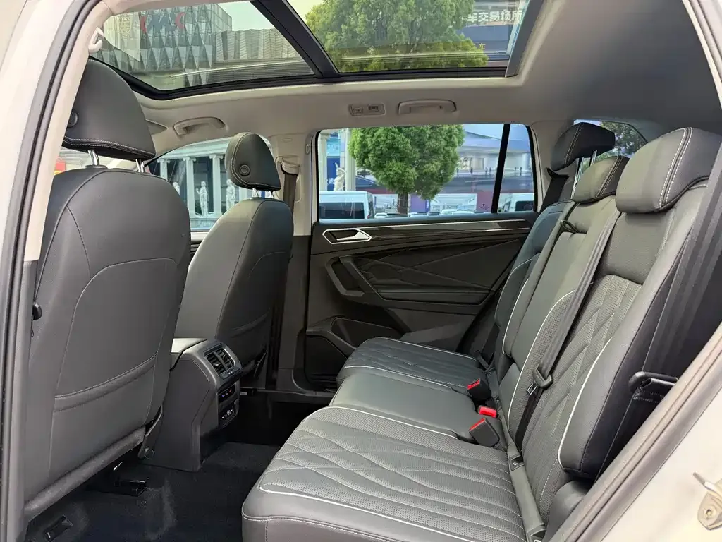 Volkswagen 途观L插电混动 2023 из CN, фото 2