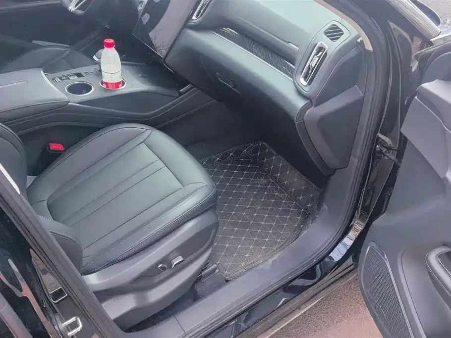 Hongqi HS3 PHEV 2024 из CN, фото 2
