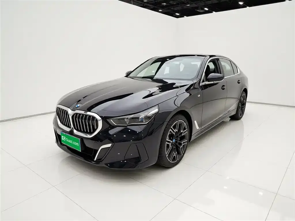 BMW 5 Series — фото 1