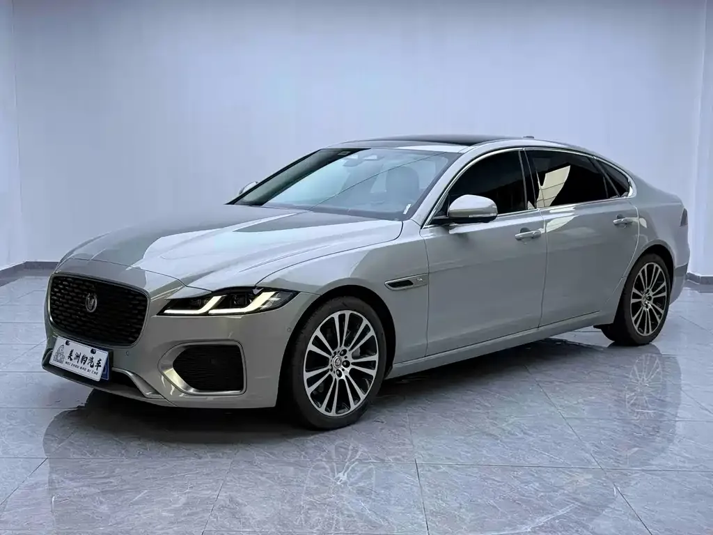 Jaguar XFL — фото 1