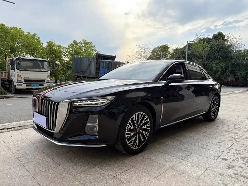 Hongqi H5 — фото 1