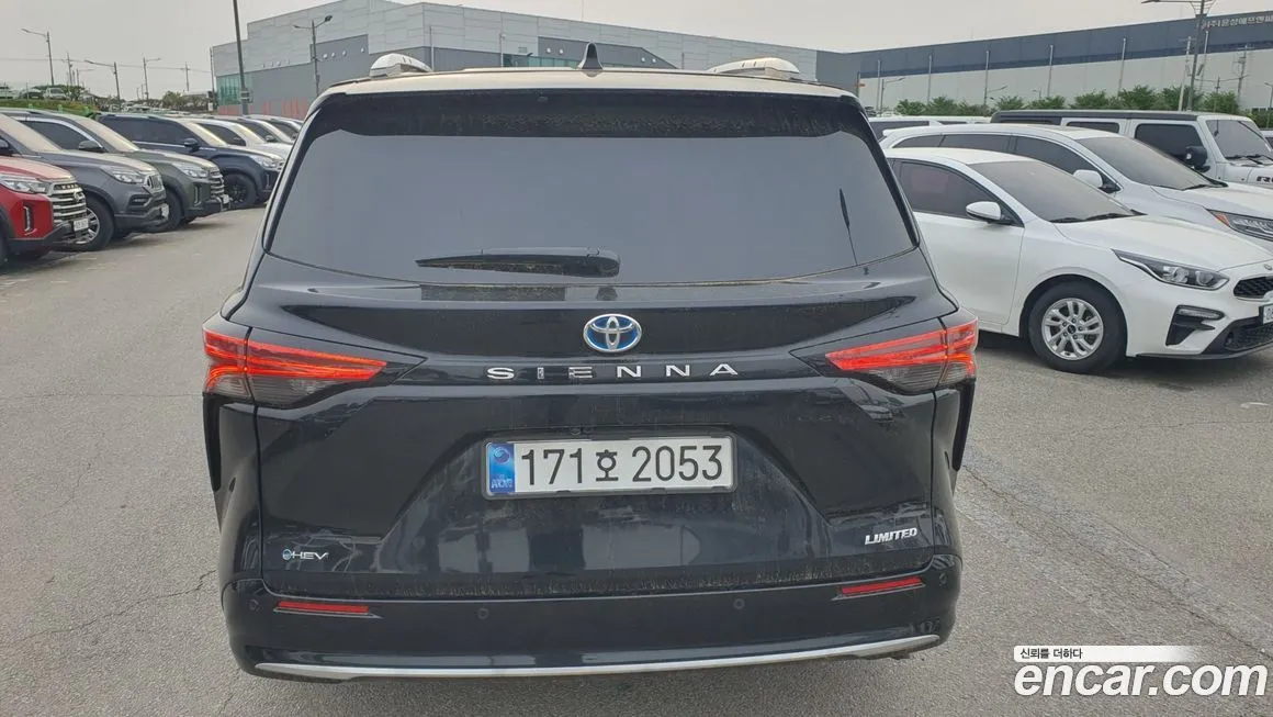 Toyota Sienna — фото 4