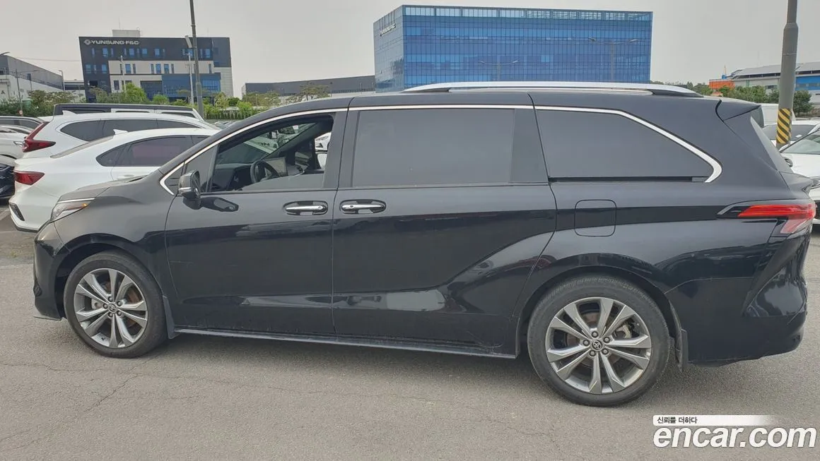 Toyota Sienna — фото 5