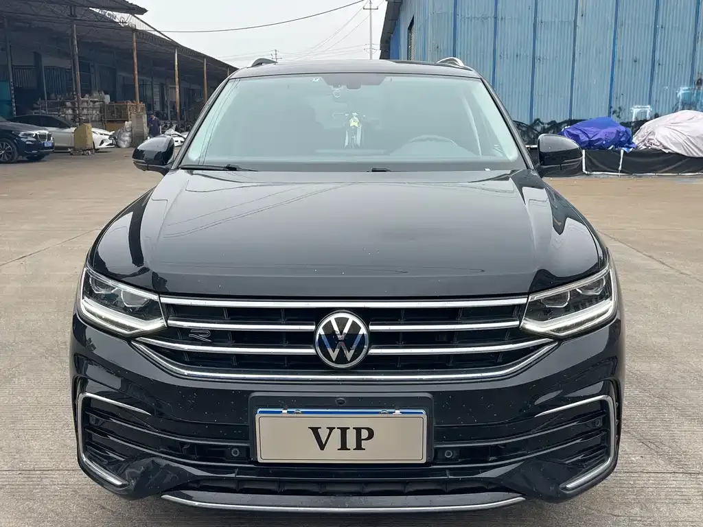 Volkswagen Tiguan L — фото 6