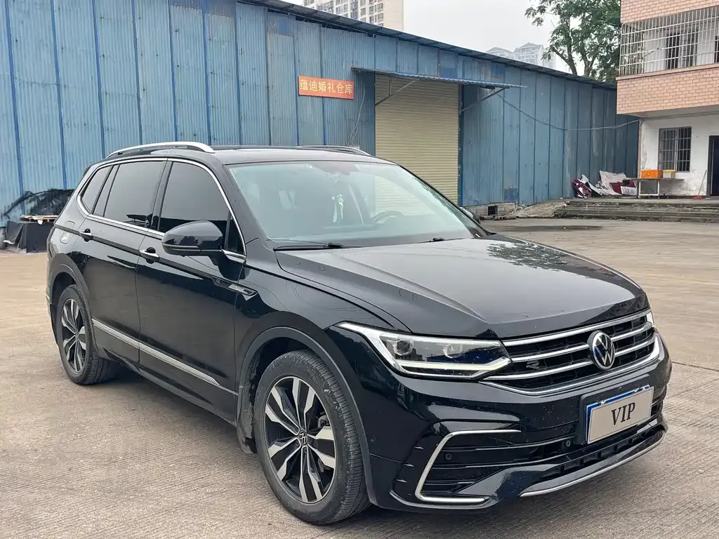 Volkswagen Tiguan L — фото 9