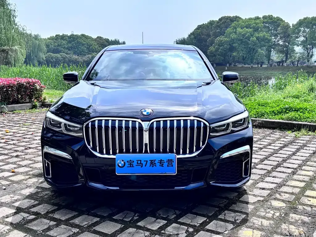 BMW 7 Series — фото 1