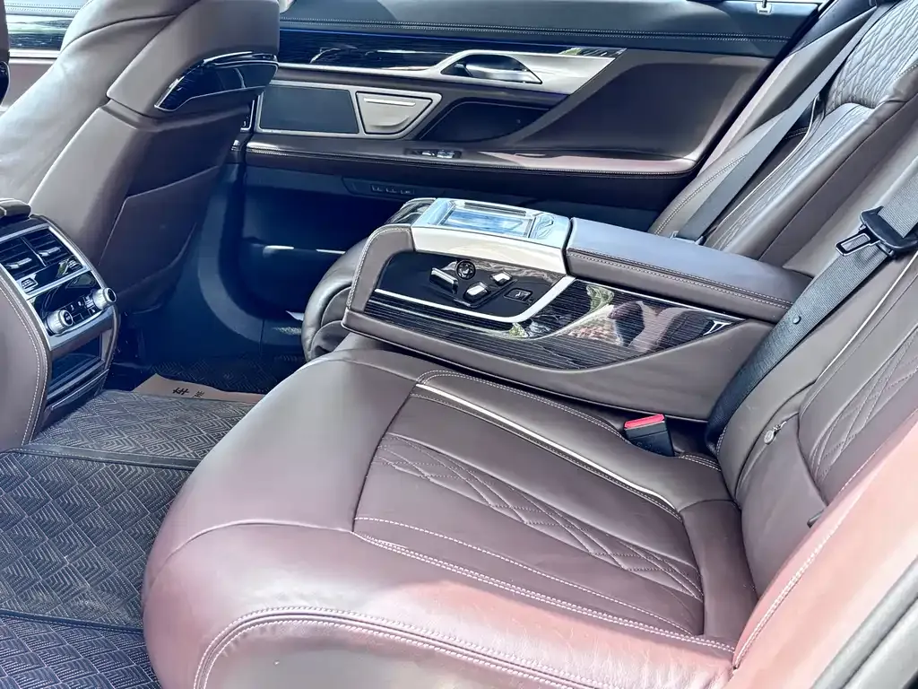 BMW 7 Series — фото 4