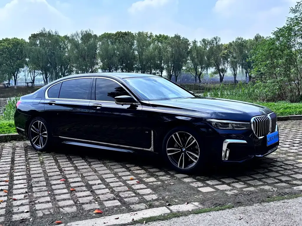 BMW 7 Series — фото 9