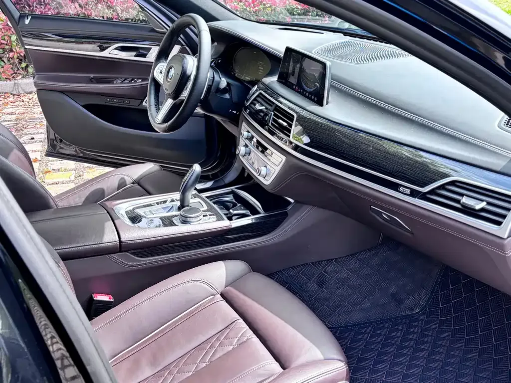 BMW 7 Series — фото 10