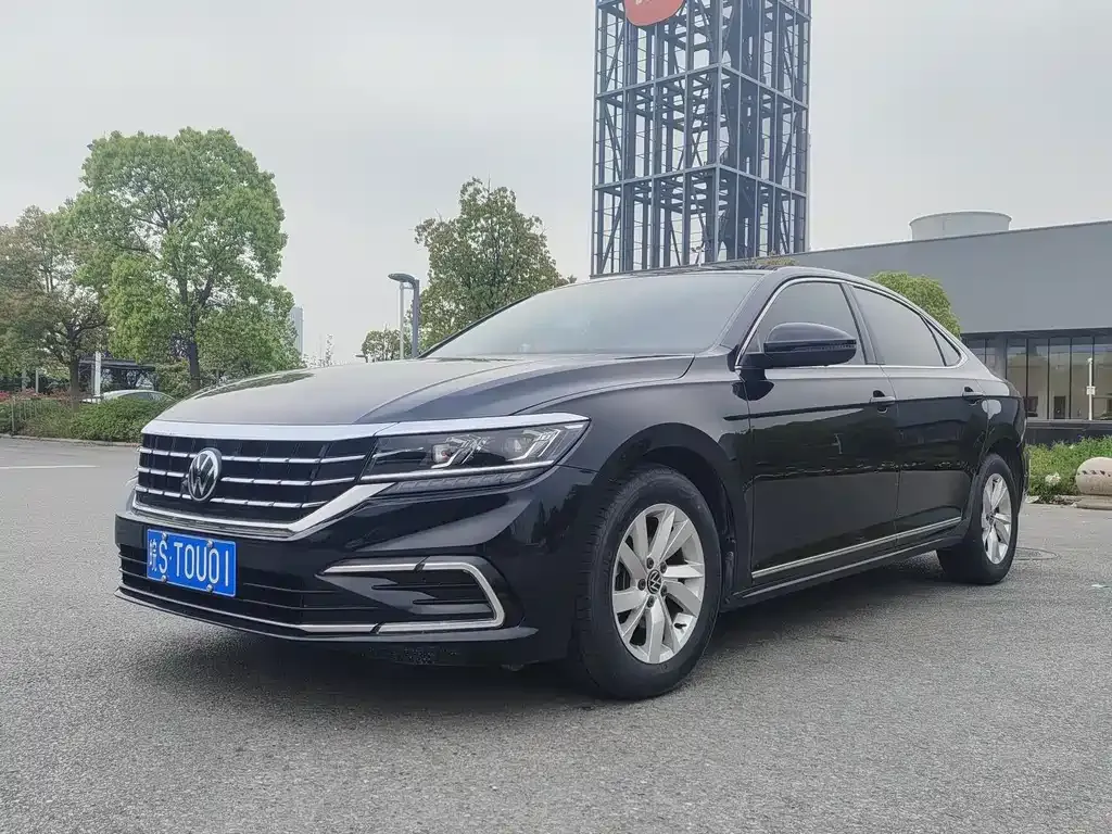 Volkswagen Passat — фото 1
