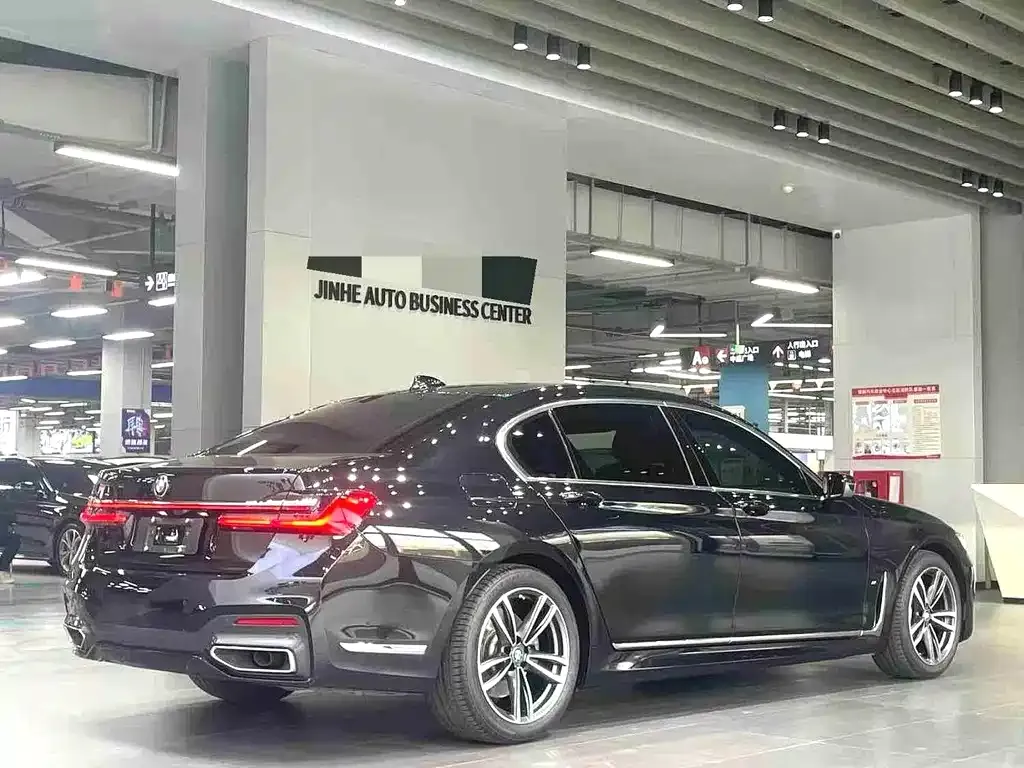 BMW 7 Series — фото 9