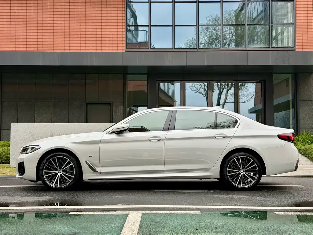 BMW 5 Series — фото 10