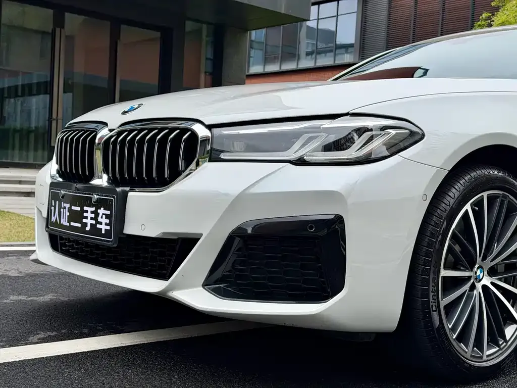 BMW 5 Series — фото 2