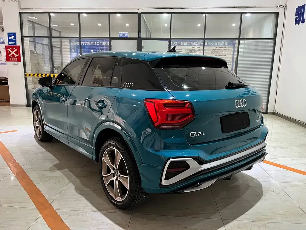 Audi Q2L — фото 10