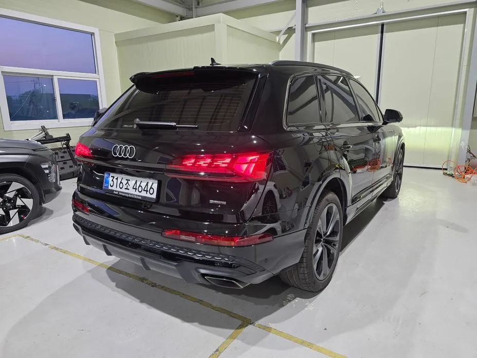 Audi Q7 — фото 10
