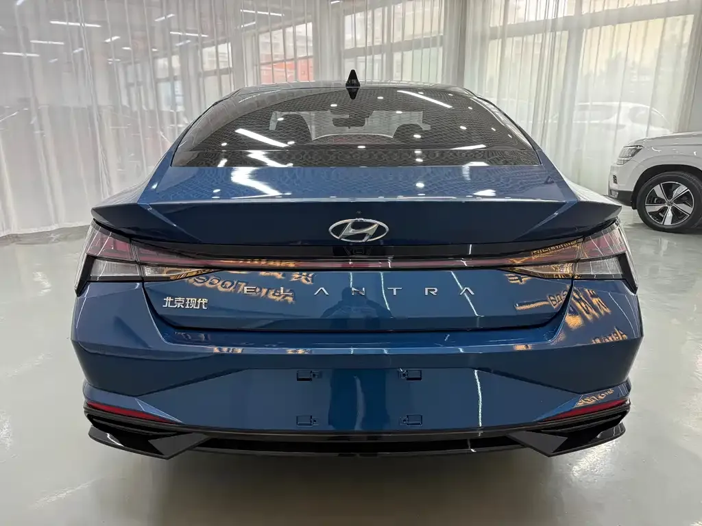 Hyundai Elantra — фото 8