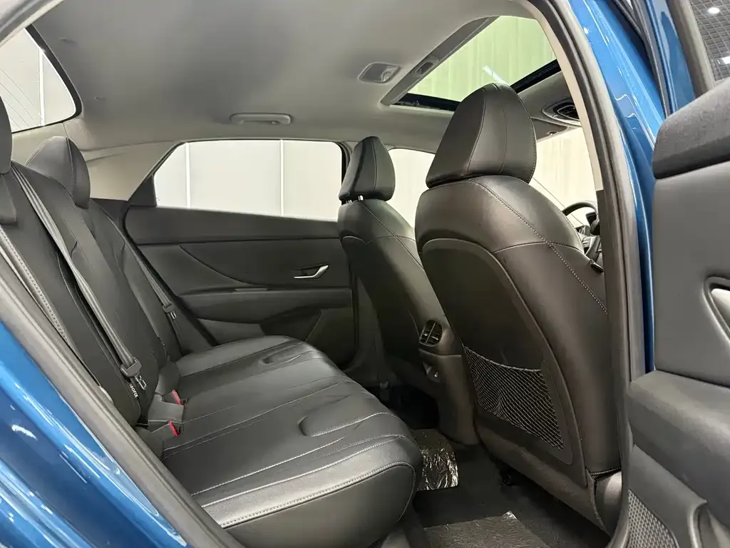 Hyundai Elantra — фото 3