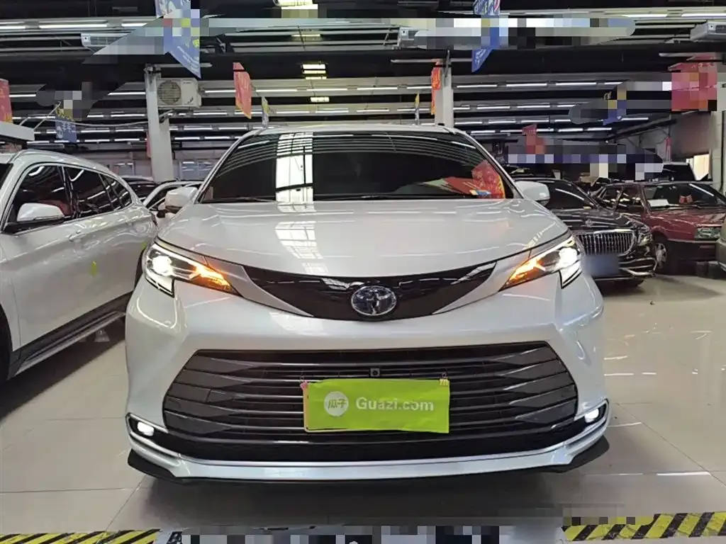 Toyota Sienna — фото 4