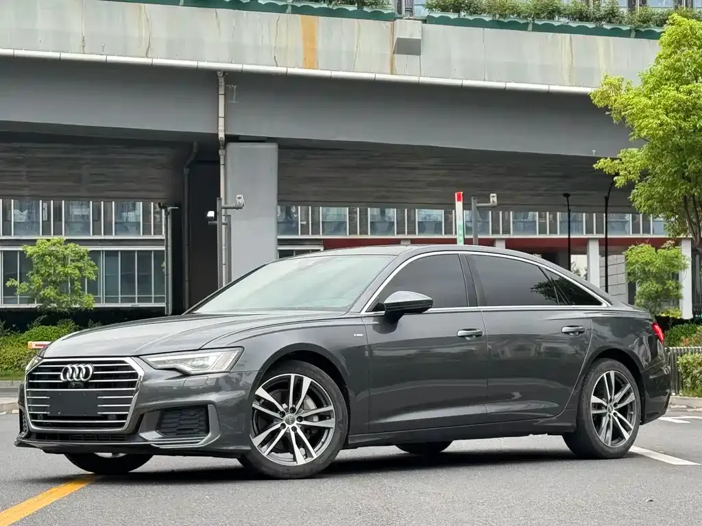 Audi A6L — фото 1