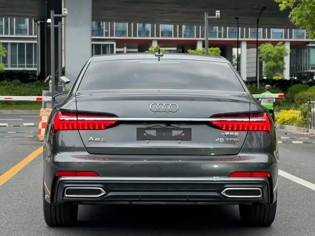 Audi A6L — фото 2