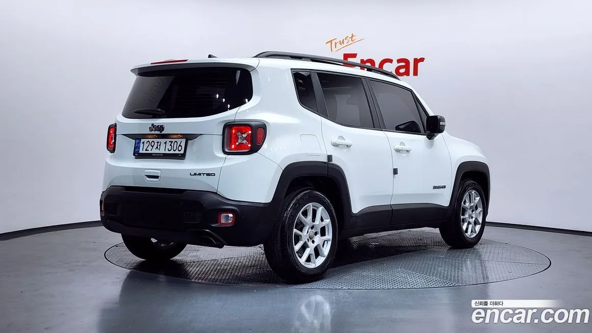 Jeep Renegade — фото 5