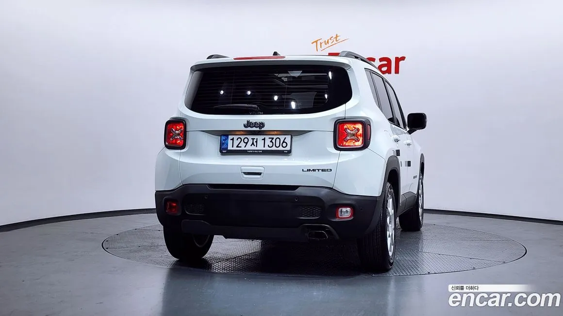 Jeep Renegade — фото 7