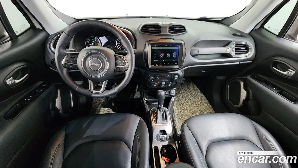Jeep Renegade — фото 10