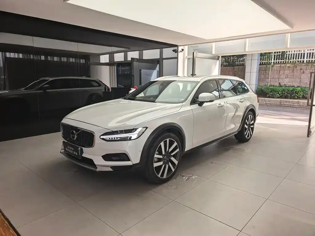 Volvo V90 — фото 1