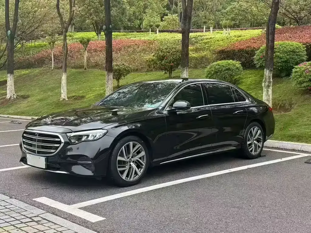 Mercedes-Benz E-Class — фото 1