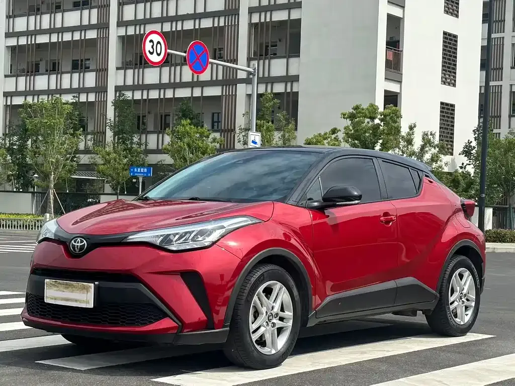 Toyota C-HR — фото 1
