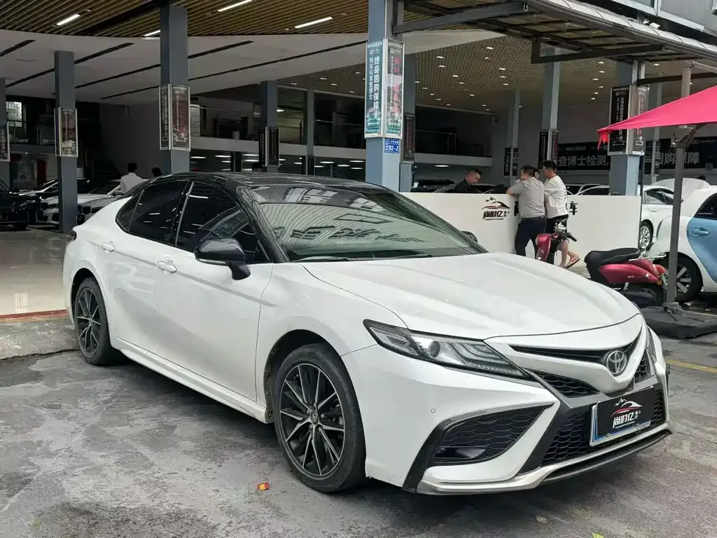 Toyota Camry — фото 7