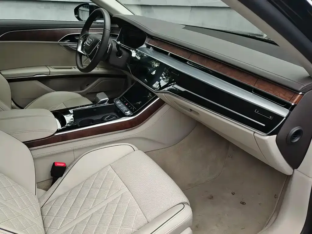 Audi A8 — фото 6