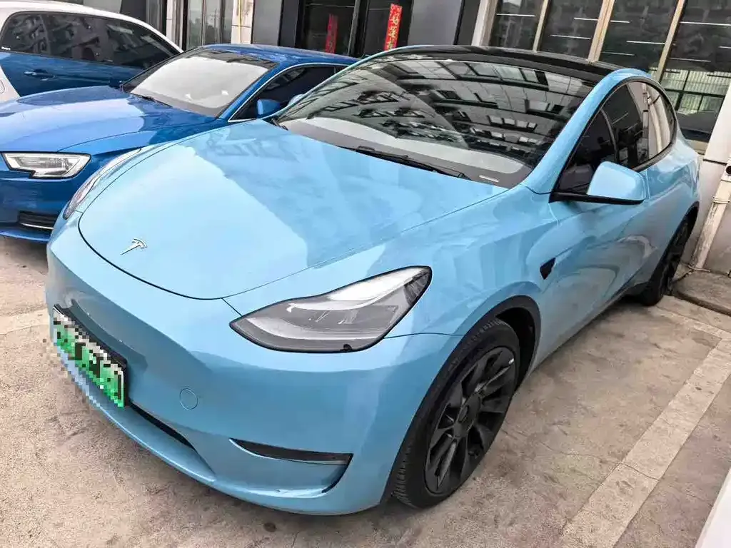 Tesla Model Y — фото 1