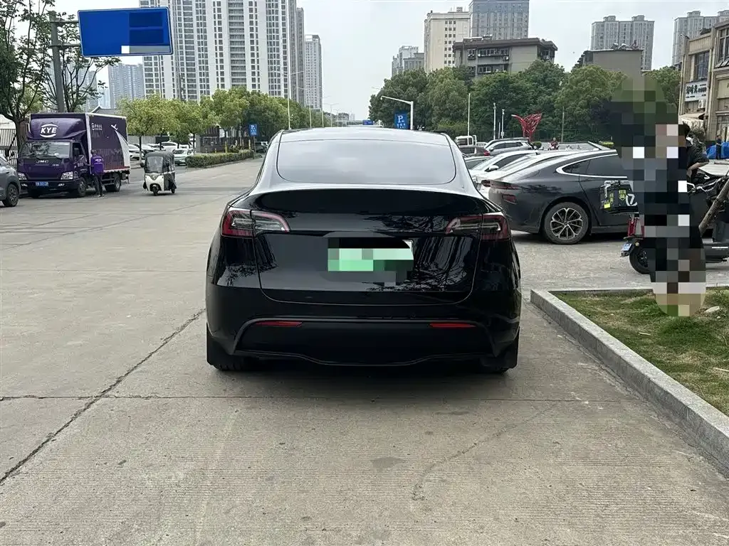 Tesla Model Y — фото 6