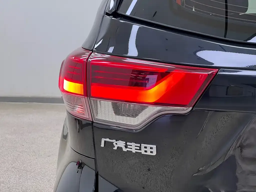 Toyota Highlander — фото 2