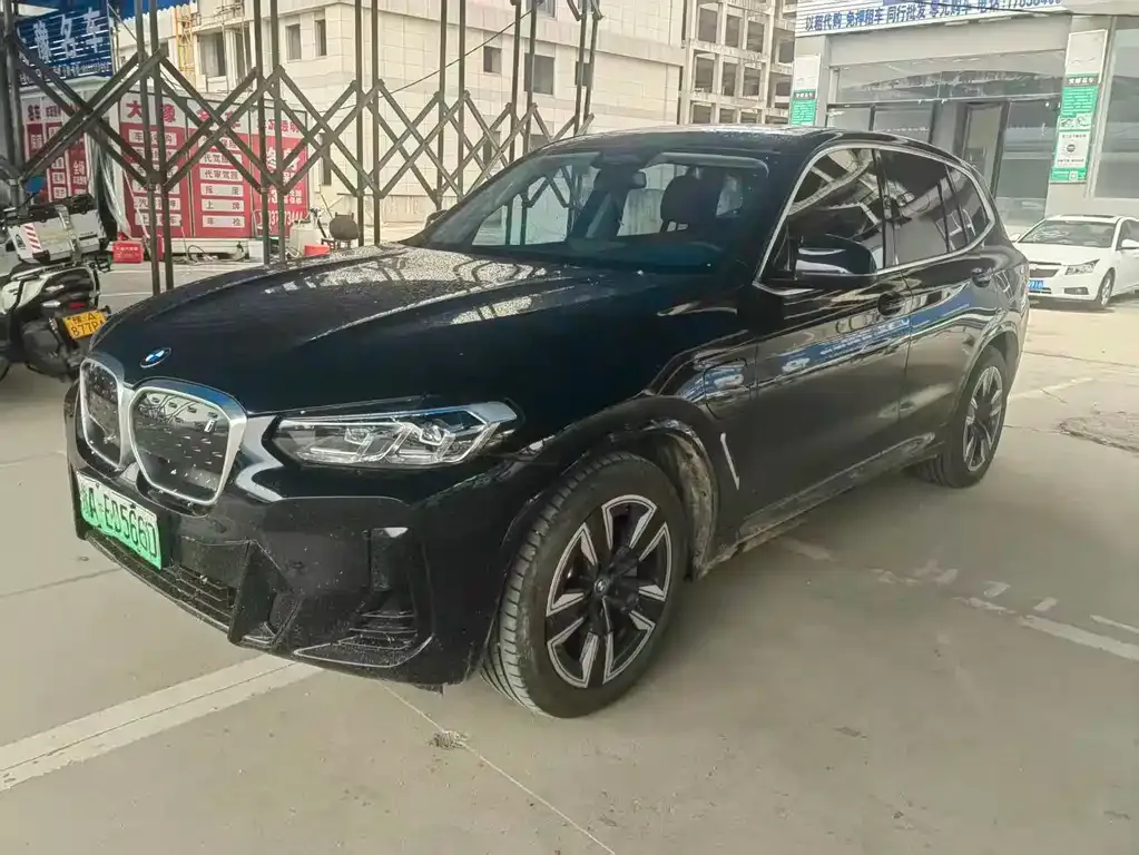 BMW iX3 — фото 1
