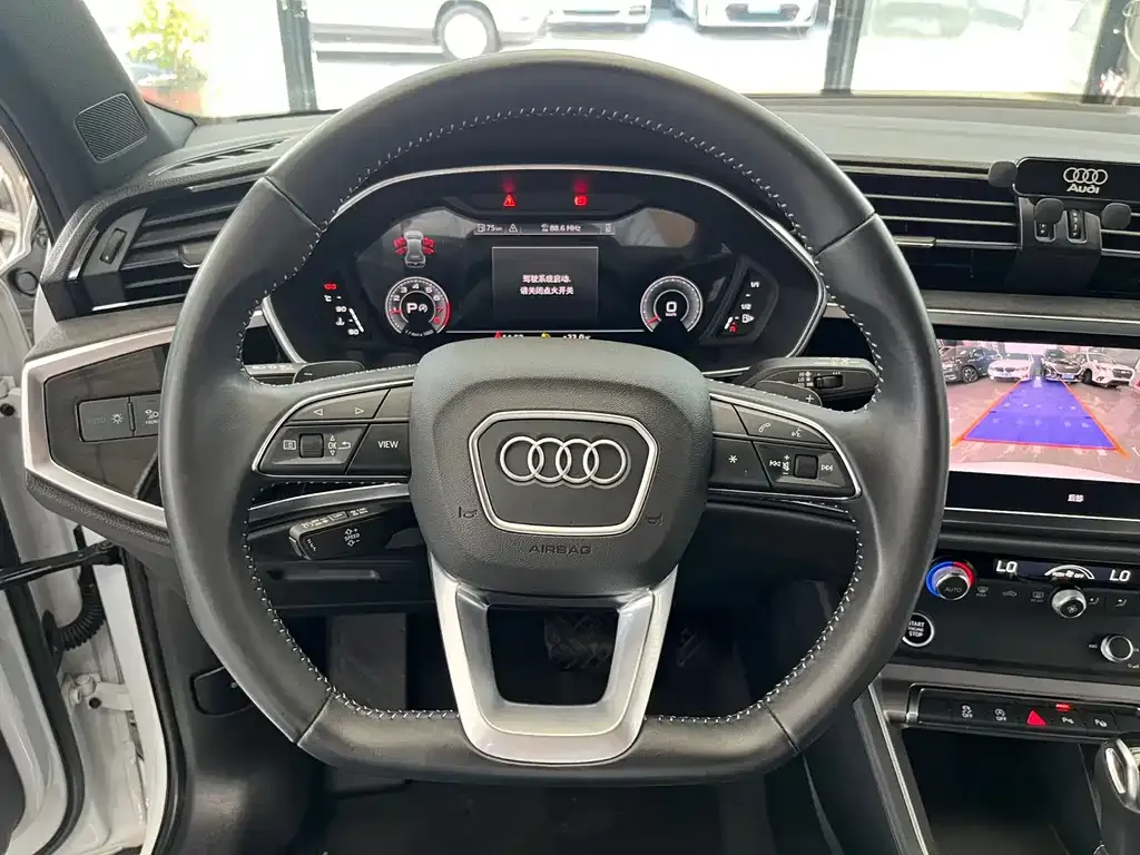 Audi Q3 — фото 7