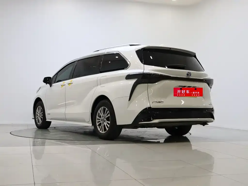 Toyota Sienna 2023 из CN, фото 3