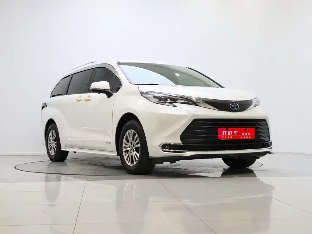 Toyota Sienna 2023 из CN, фото 4