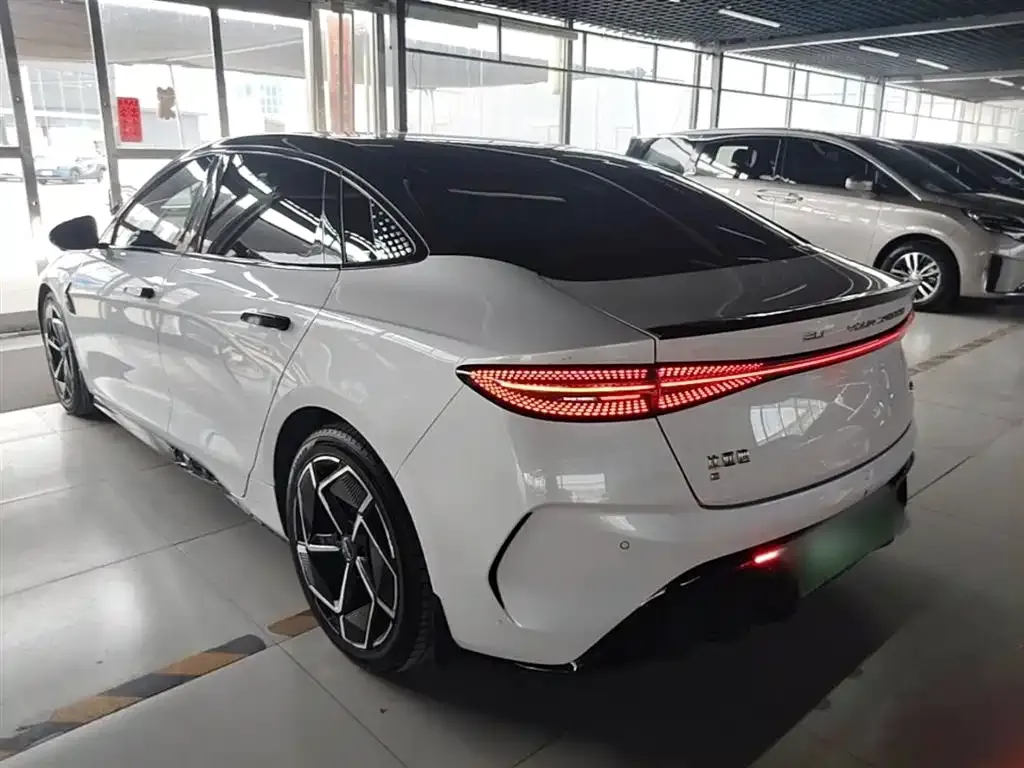 BYD Seal — фото 10