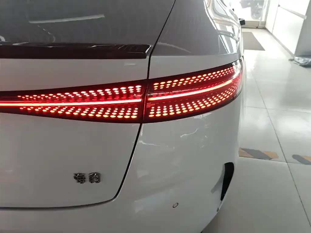 BYD Seal — фото 3