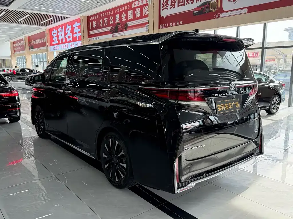 Toyota Vellfire — фото 4