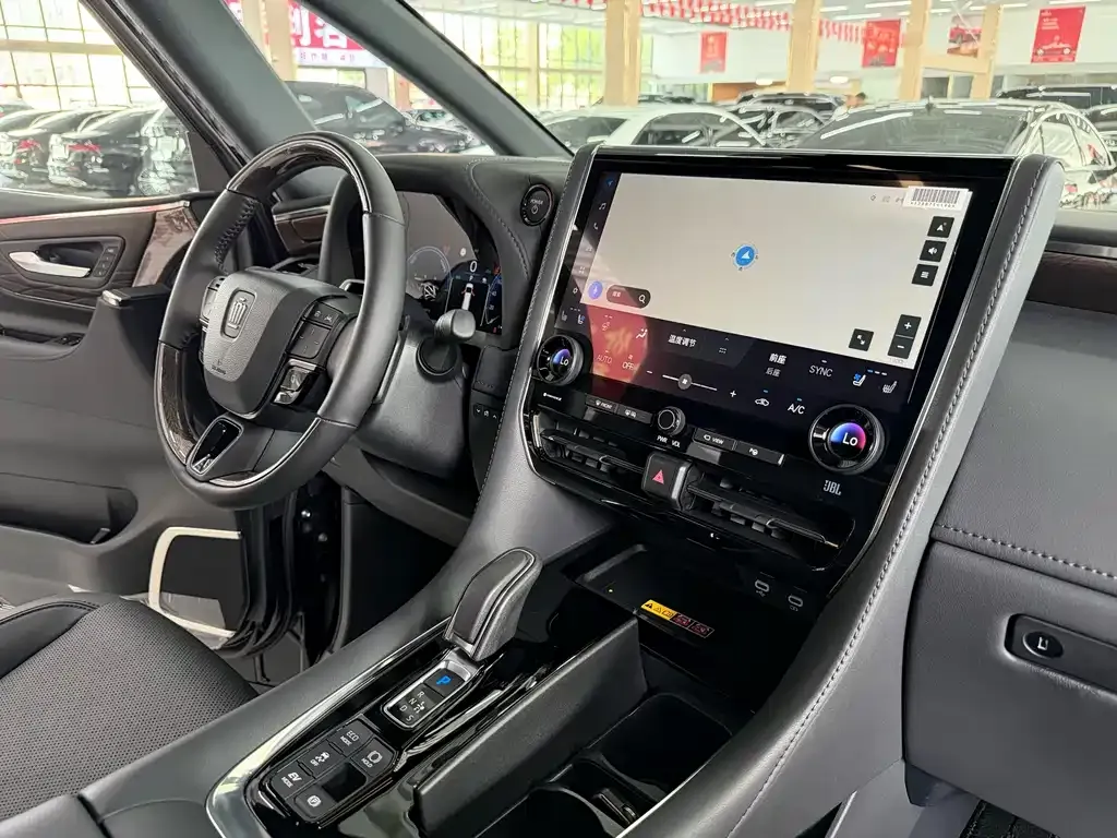 Toyota Vellfire — фото 7