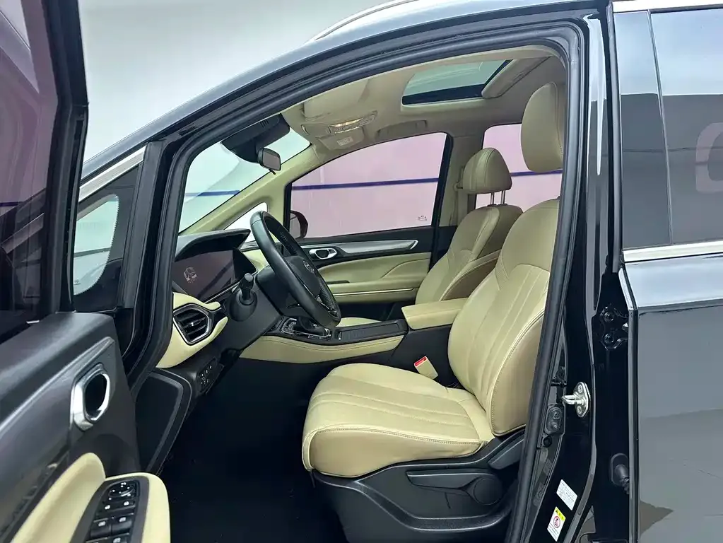 GAC Motor Trumpchi M6 — фото 9