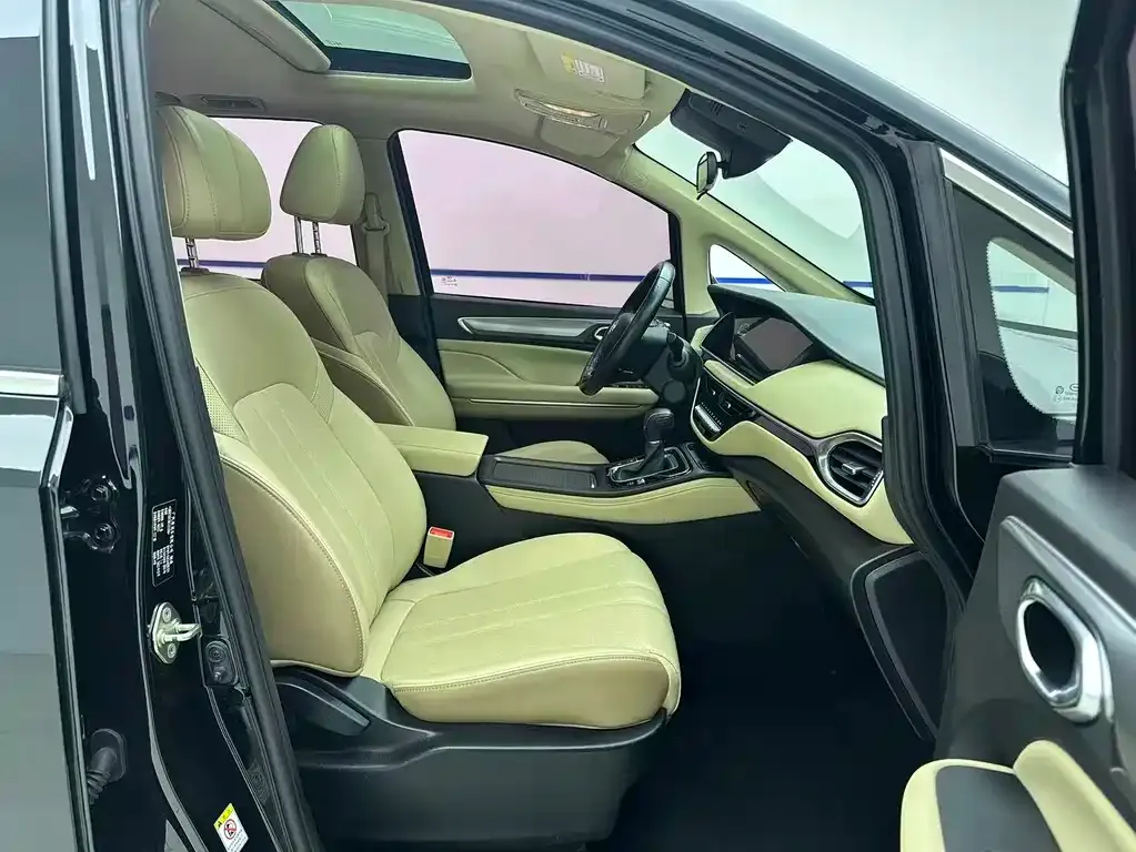 GAC Motor Trumpchi M6 — фото 10