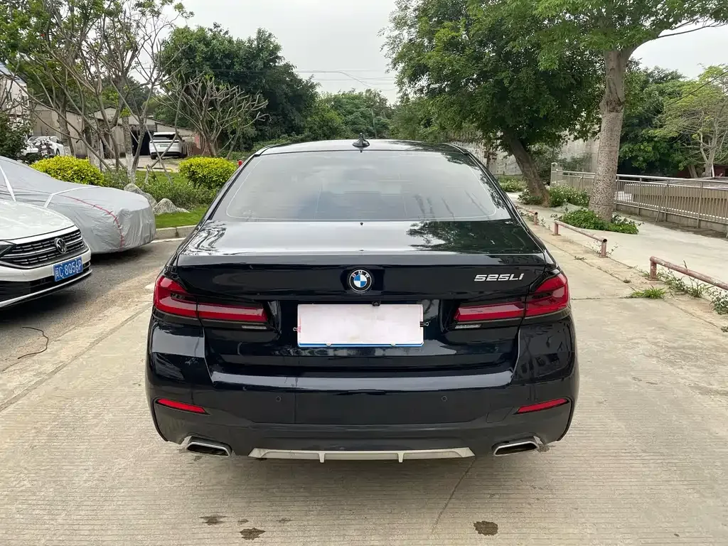 BMW 5 Series — фото 10