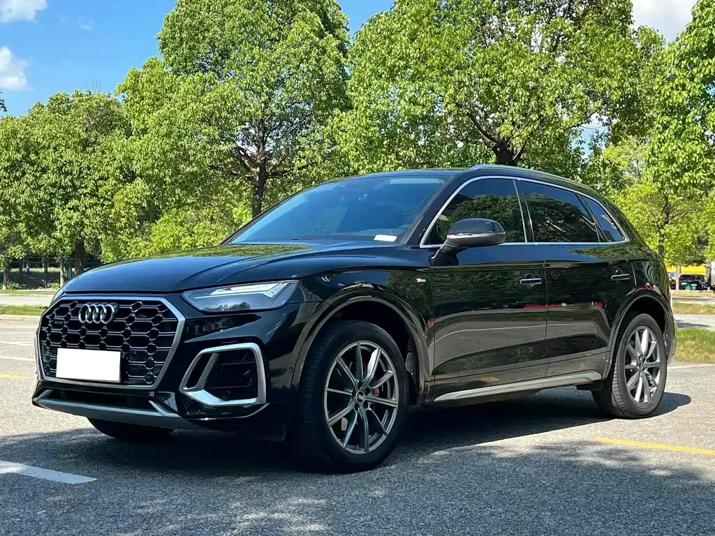 Audi Q5L — фото 1