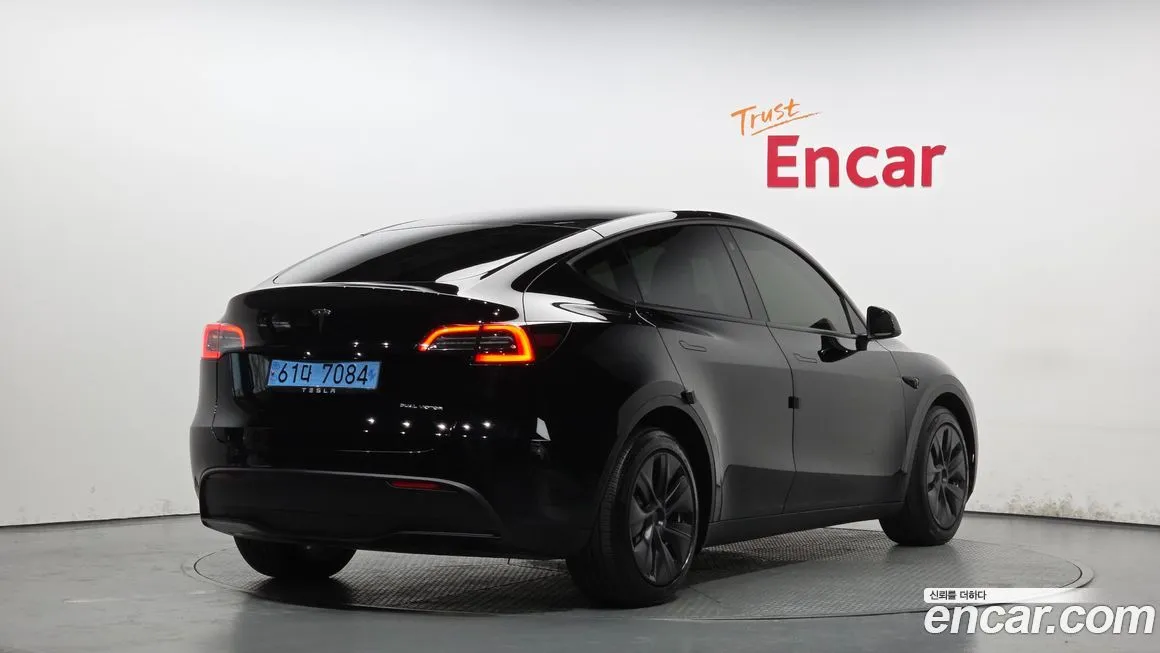 Tesla Model Y — фото 8