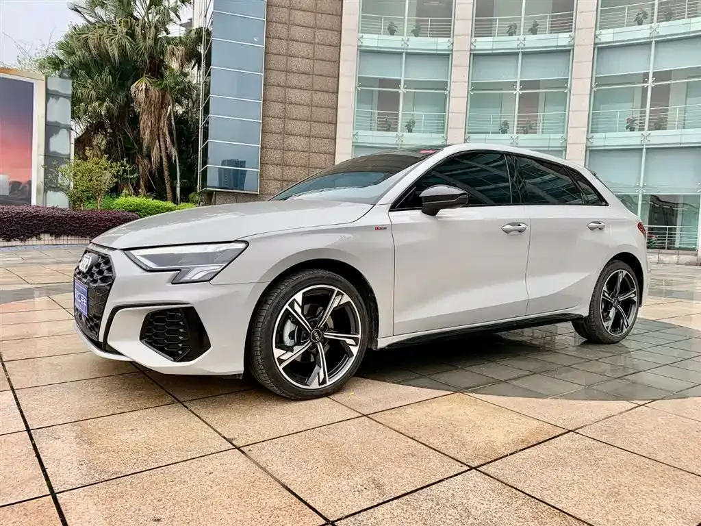 Audi A3 — фото 1
